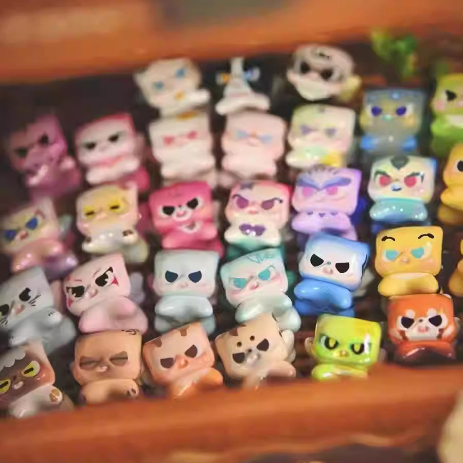 Cute Pitty On The Prowl Series Mini Beans Figures